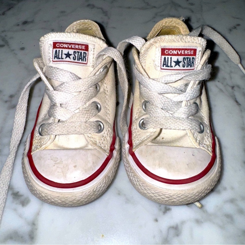 Converse Toddler Chuck Taylor All Star Low
Top Casual Shoes preowned